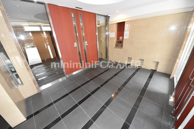 エスリード難波WESTのエントランス