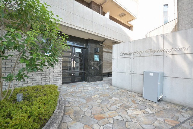 スワンズシティ堂島川のエントランス