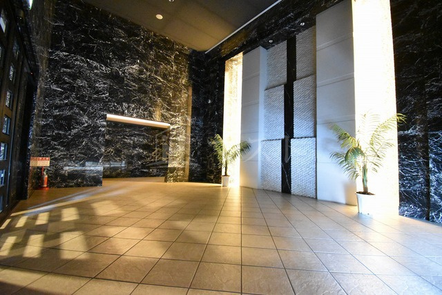 スワンズシティ堂島川のエントランス
