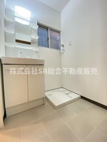 東鴻池町4丁目中古戸建の脱衣所|室内洗濯機置場もあり、広めの脱衣場です！