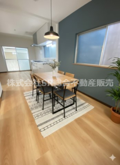 東鴻池町4丁目中古戸建の居間・リビング|11帖の広々としたリビングでご家族でゆったりとお過ごしいただけます♪（家具はCGによるイメージです。）
