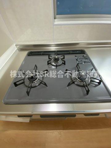 東鴻池町4丁目中古戸建のキッチン|3口コンロ、グリル付きです！