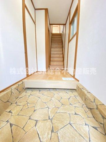 東鴻池町4丁目中古戸建の玄関|玄関にシューズボックスを置いても広く使えます！