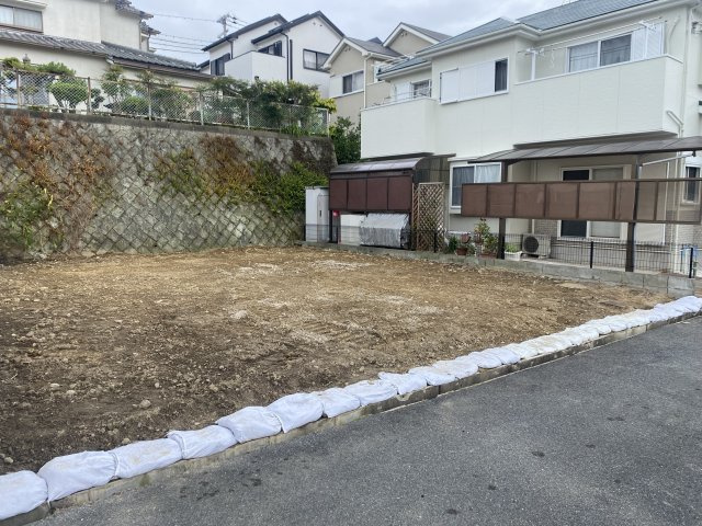 神戸市垂水区星が丘３丁目　土地の前面道路含む現地写真|南向き　道路との高低差はありません