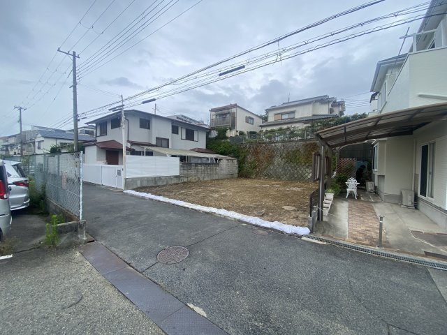 神戸市垂水区星が丘３丁目　土地の前面道路含む現地写真|前面道路　奥が行止まりのためほとんど車両の通行はありません