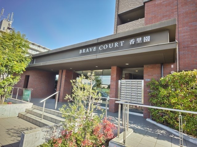 BRAVE COURT　香里園のエントランス