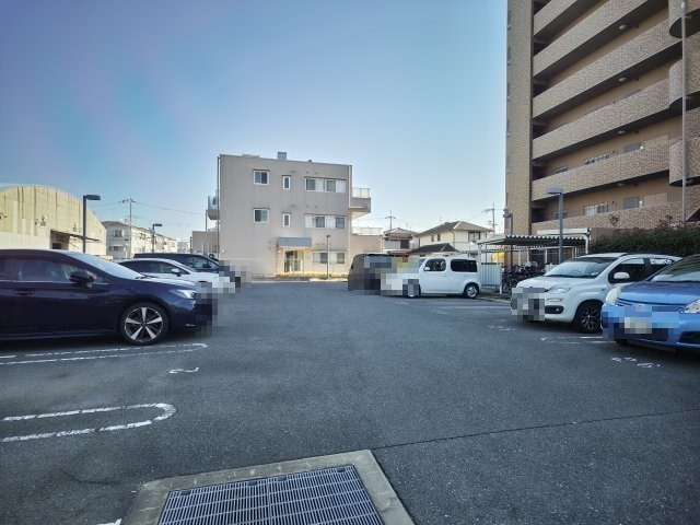 BRAVE COURT　香里園の駐車場