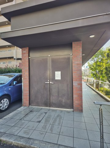 BRAVE COURT　香里園のエントランス
