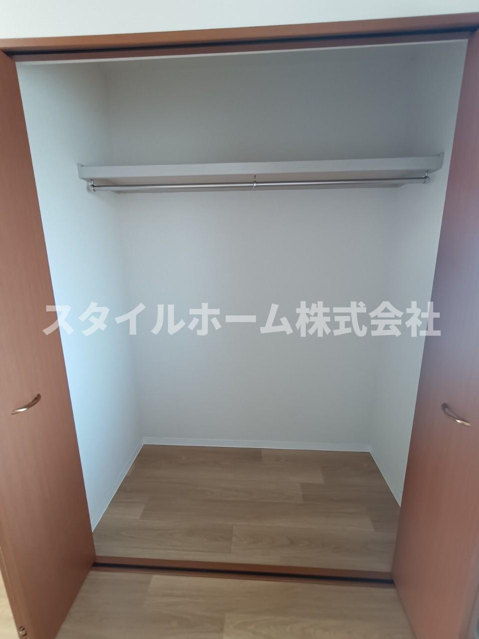 ガーデンコート平松APの収納|同建物内別部屋の写真です。