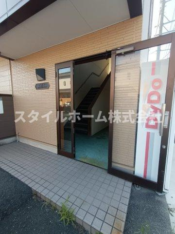 ガーデンコート平松APのエントランス