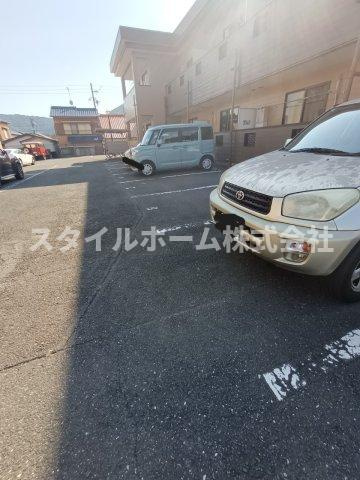 ガーデンコート平松APの駐車場