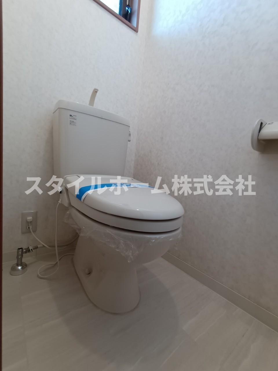 ガーデンコート平松APのトイレ|同建物内別部屋の写真です。