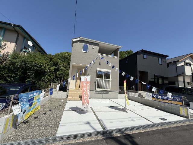 Livele Garden.S堺市南区赤坂台5丁5期　1号棟の前面道路含む現地写真