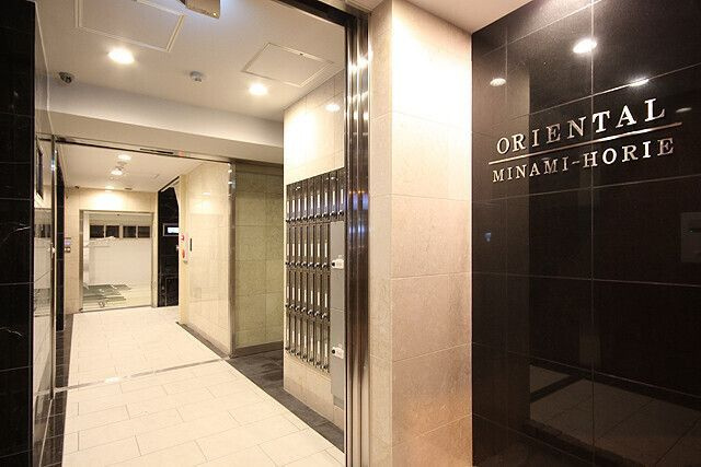 オリエンタル南堀江のエントランス