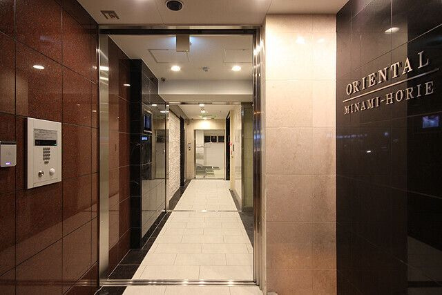 オリエンタル南堀江のエントランス