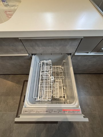 久留米市野中町8号地のキッチン|食洗器付で家事が時間短縮できます。