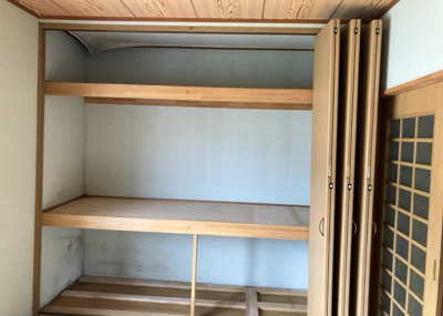 【収納】 | 鵜野森団地　F棟 | デザイン性を重視しすぎて収納が少なかった！なんてことにならないため、事前に現地で収納の数を確認しておくことをお勧めします。クローゼット以外にも床下収納や屋根裏収納、パントリーなどもチェックしましょう。