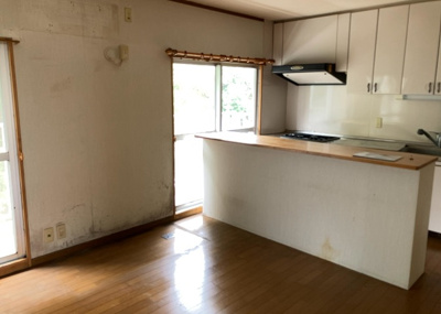 【キッチン】 | 鵜野森団地　F棟 | L型アイランドタイプは、キッチンからダイニングにもリビングにも目が行き届くので、とても使いやすい配置です。L字型独立タイプは、キッチンを独立させてるためLDKというよりもLDといった様なイメージです。