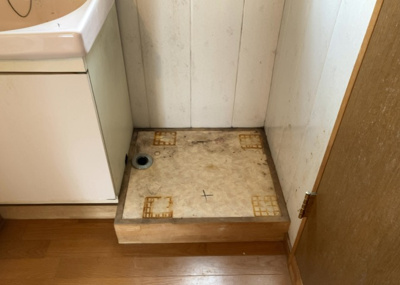 【ランドリースペース】 | 鵜野森団地　F棟 | ランドリースペースも気になります。洗濯機置場があり「洗う、干す、取り込む、アイロンがけ、たたむ」など、洗濯に関する家事をするための空間です。広さや収納など付帯設備も含めて、詳細は現地でご確認ください。