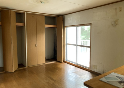 【居間・リビング】 | 鵜野森団地　F棟 | リビングの間取りの種類は大きくわけてリビングとダイニングが別になっているタイプ、リビングダイニング一体型です。どちらも一長一短ですので、家を選ぶ時はその両面をチェックして決めるようにしましょう。