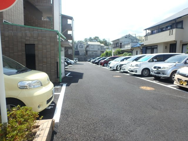【駐車場】 | レフィナード | 駐車場に車を止められます