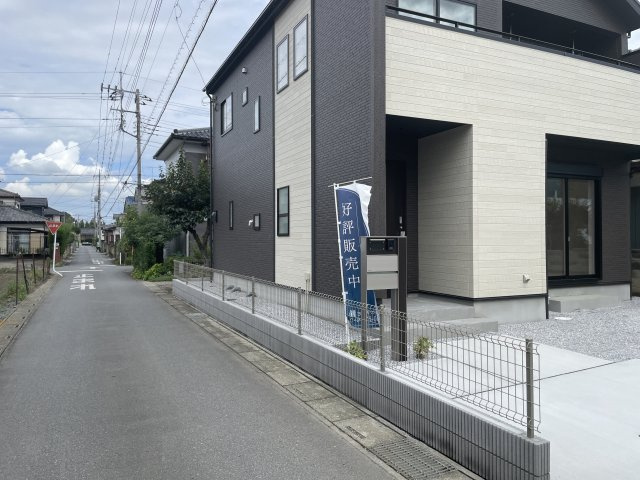 【前面道路含む現地写真】 | 深谷市上野台　ブルーミングガーデン　新築戸建　全1棟　1号棟