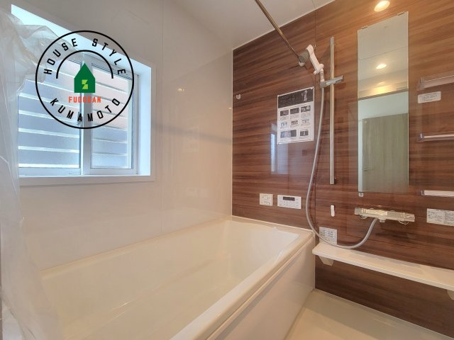 宇城市松橋町両仲間第4-5棟（3号棟）の浴室|1日の疲れを癒してくれる広々バスルーム。雨の日のお洗濯にも大活躍な浴室乾燥機付です！