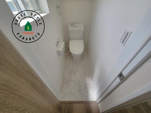 宇城市松橋町両仲間第4-5棟（3号棟）のトイレ|温水洗浄便座を完備しております。2ヶ所にトイレがあるのは朝の慌ただしい時間も安心です。