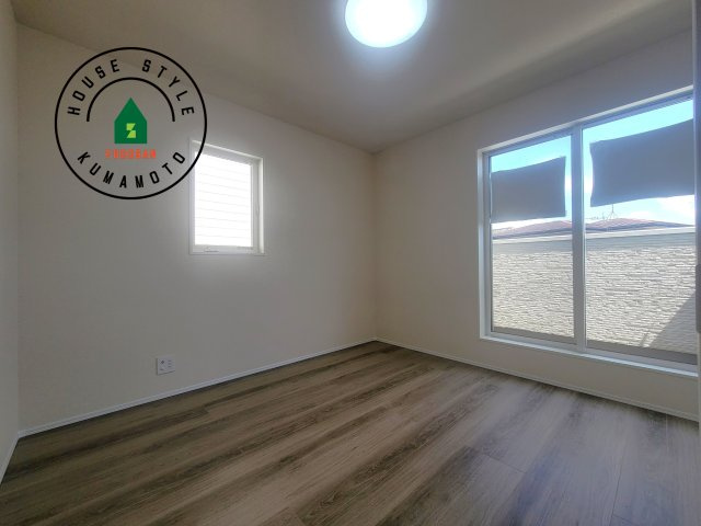 宇城市松橋町両仲間第4-5棟（3号棟）の寝室|主寝室には収納力に優れたクローゼットがありますので、お部屋もすっきり片付きます。