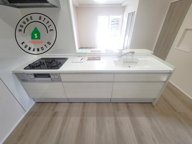 宇城市松橋町両仲間第4-5棟（3号棟）のキッチン|ご家族を近くに感じられる対面キッチンのLDK。会話もはずみそうですね。