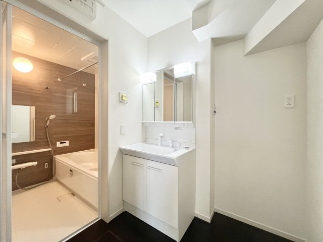 深井北町1期1棟の独立洗面台