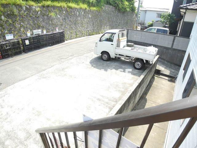 上小島ハイツの駐車場