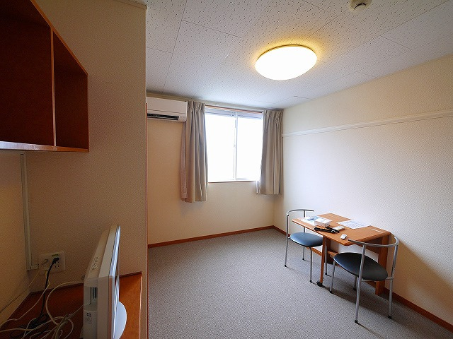 レオパレス和（西九条町）の洋室|落ち着いた色調の洋室です