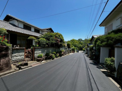 【前面道路含む現地写真】 | 赤坂台４丁　中古戸建 | 前面道路約６．１ｍ！広々運転の苦手な方も安心ですね！
