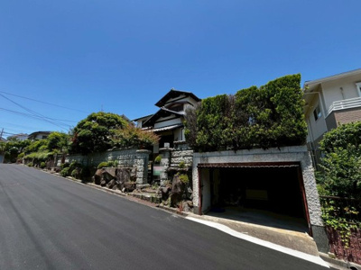 【駐車場】 | 赤坂台４丁　中古戸建 | ローソンまで約768ｍ！ちょっとしたお買い物に便利です！