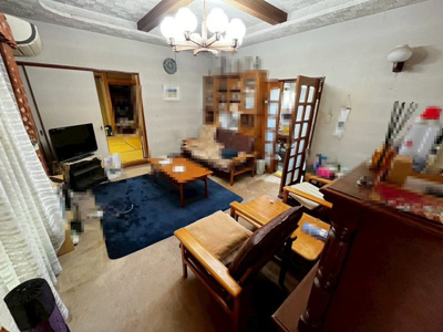 【居間・リビング】 | 赤坂台４丁　中古戸建 | 南向き日当たり良好！たっぷりの陽光に包まれる明るい住まいに気持ちも明るくなりますね♪