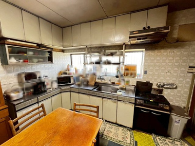 【キッチン】 | 赤坂台４丁　中古戸建 | Ｌ字のキッチンですので、作業スペースが多くお料理しやすそうです！