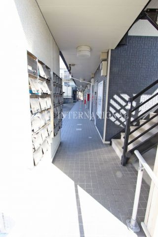 ルナルミエール越谷のエントランス