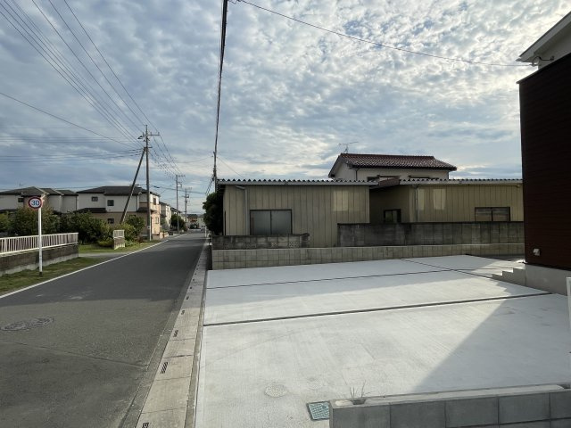 【前面道路含む現地写真】 | 上里町忍保　いろどりアイタウン　新築戸建　全２区画　1号棟