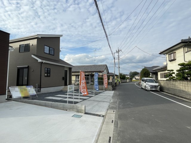 【前面道路含む現地写真】 | 上里町忍保　いろどりアイタウン　新築戸建　全２区画　1号棟