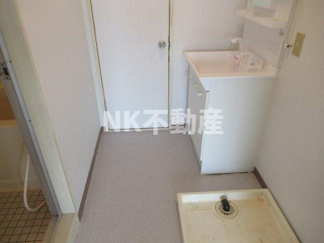 【洗面所】 | NSハイツ鴻池（鴻池新田賃貸） | ゆったりとスペースのある洗面所