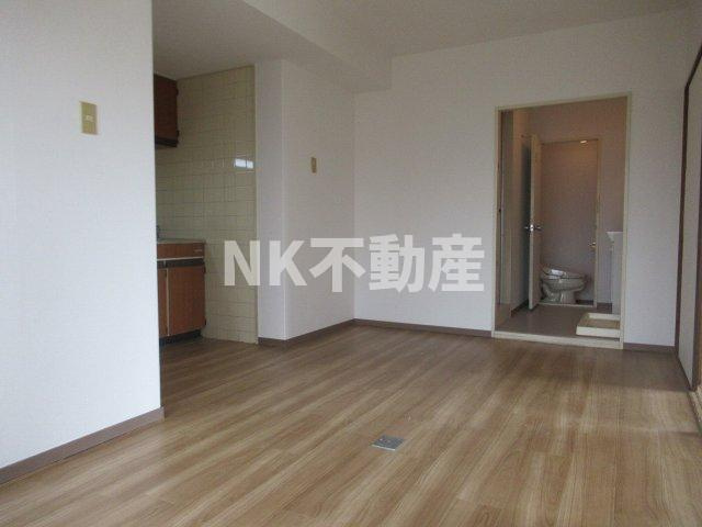 【居間・リビング】 | NSハイツ鴻池（鴻池新田賃貸） | こちらのリビングで趣味の時間をお楽しみください