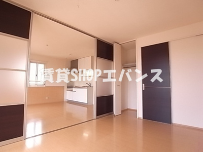 【寝室】 | ソレーユ津田沼 | 広くて明るい寝室