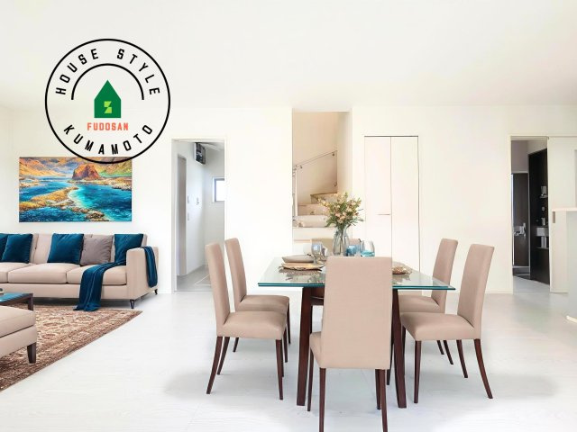 熊本市南区御幸西2丁目第3-2棟（2号棟）　の居間・リビング|明るく開放的なリビングダイニングは豊かな陽光が注ぎ込み、やすらぎの空間を演出してくれます。ご家族で楽しいひとときをお過ごし下さい。※家具はCGを合成したものです。