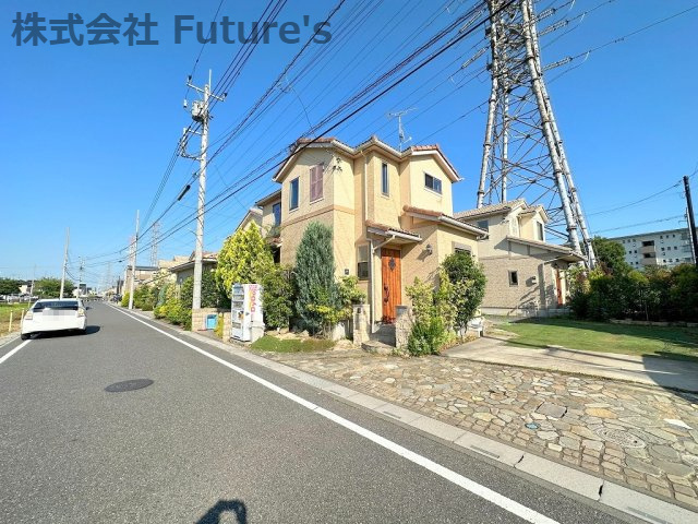 吉川市美南4丁目　中古戸建の前面道路含む現地写真|前面道路含む現地写真です。