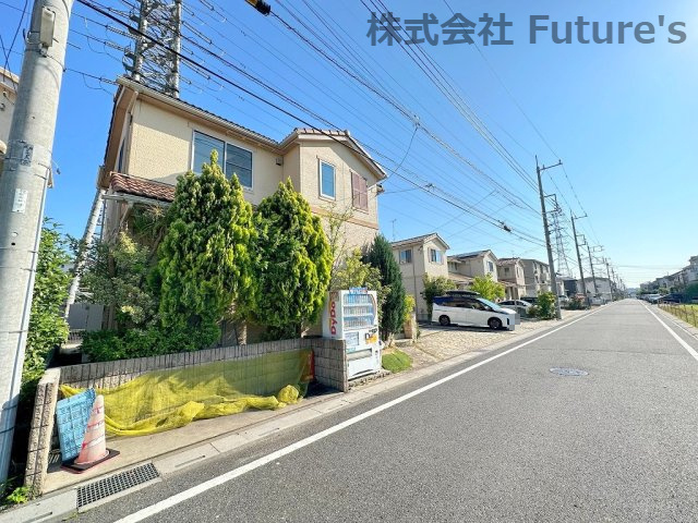 吉川市美南4丁目　中古戸建の前面道路含む現地写真|前面道路含む現地写真です。