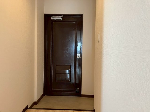 ヒラノマンションの玄関
