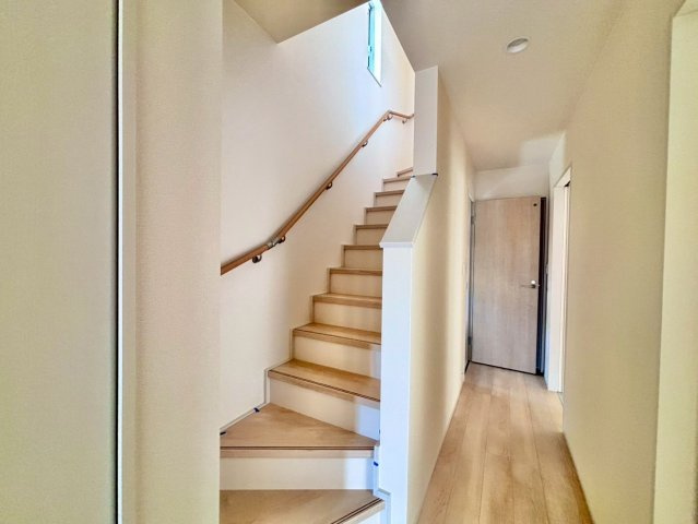 清水11番20　新築戸建　A号棟のその他|手すり付きの階段はお子様からご年配の方にも安心ですね(*´▽｀*)