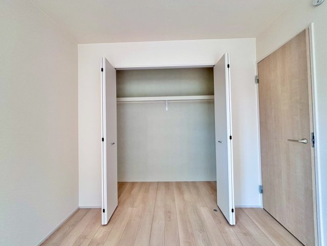 清水11番20　新築戸建　A号棟の収納|奥行きのあるクローゼット！夫婦の洋服もたくさん収納できます(*´▽｀*)