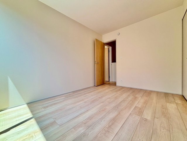 清水11番20　新築戸建　A号棟の洋室|凸凹のないお部屋はインテリアの配置がしやすく、理想のお部屋作りができます♪